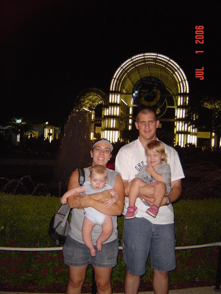 Family pic with fountain